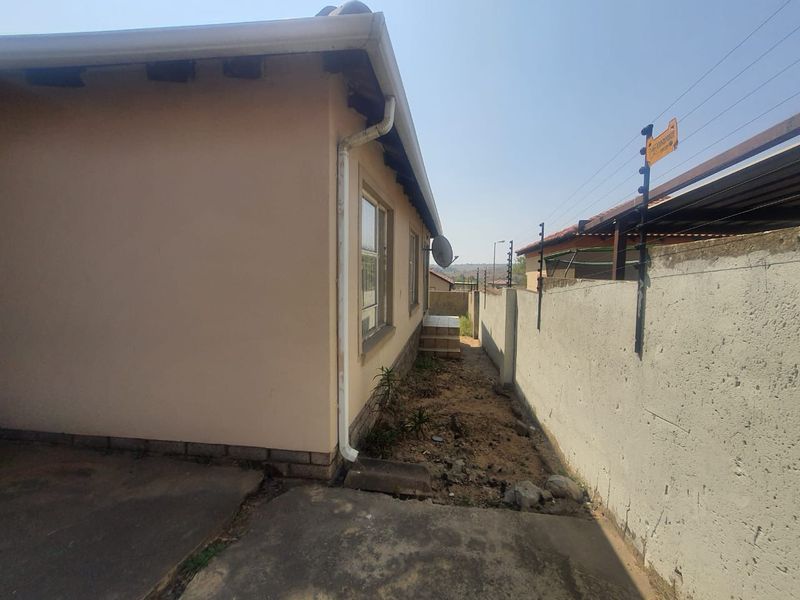 House For Sale In Witbank - Photo 2