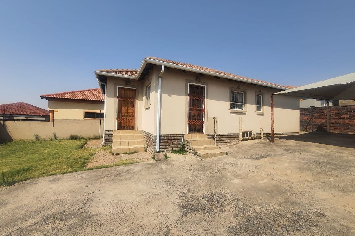 House For Sale In Witbank - Photo 3