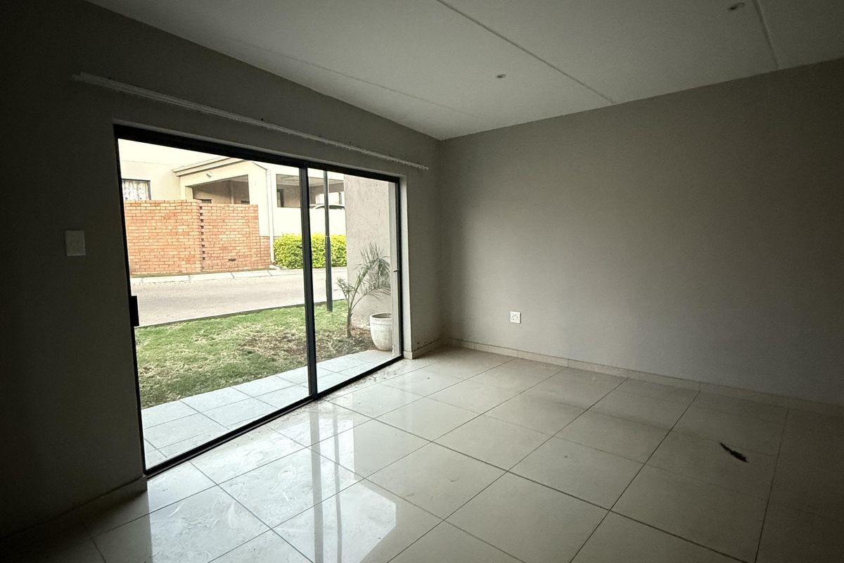Duplex Rental Monthly In Witbank - Photo 4