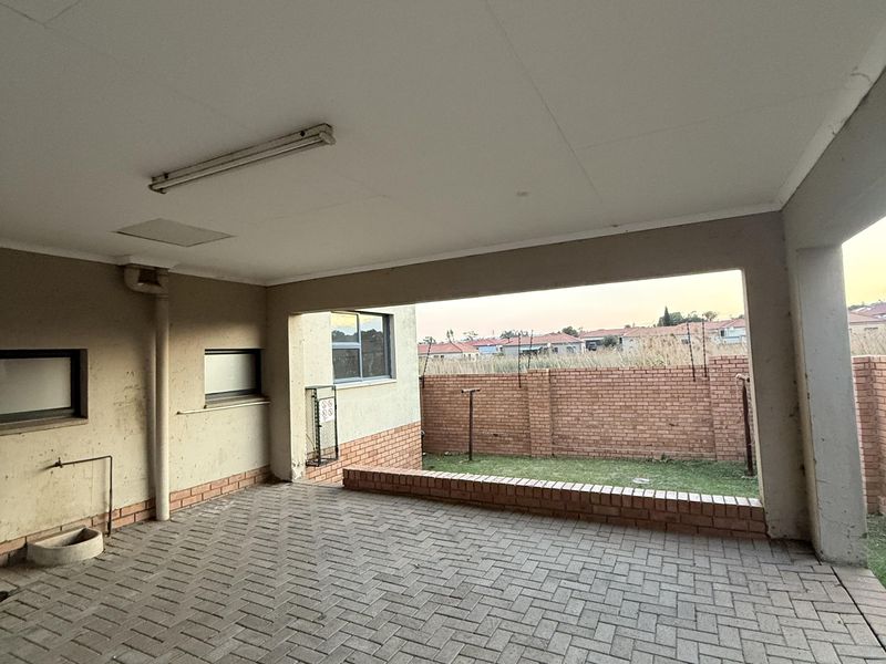 Duplex Rental Monthly In Witbank - Photo 10