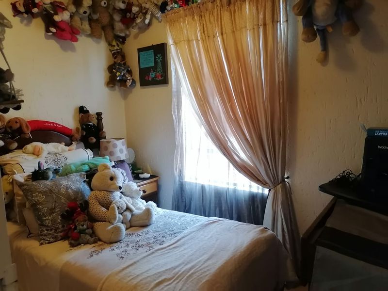 Charming 2-Bedroom, 2-Bathroom Townhouse in Secure Glen Marais Complex – Perfect Starter Home! - Photo 9