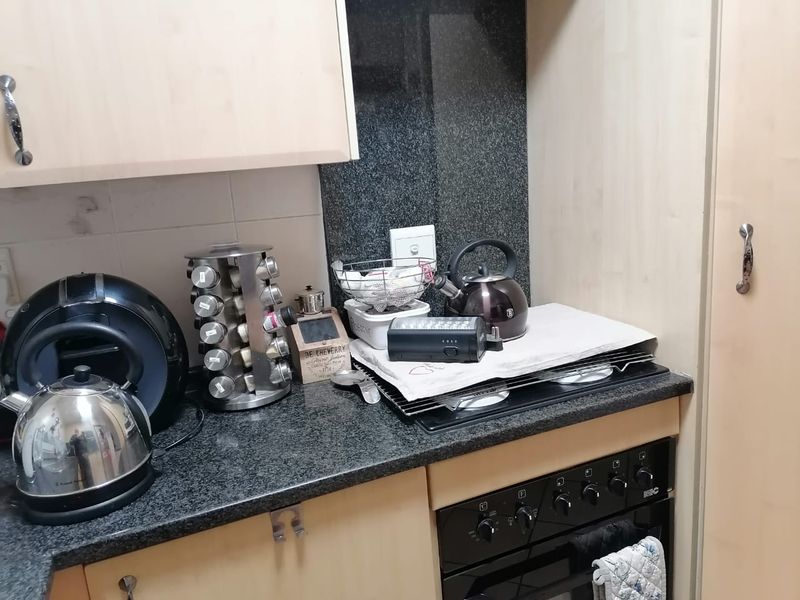 Charming 2-Bedroom, 2-Bathroom Townhouse in Secure Glen Marais Complex – Perfect Starter Home! - Photo 6