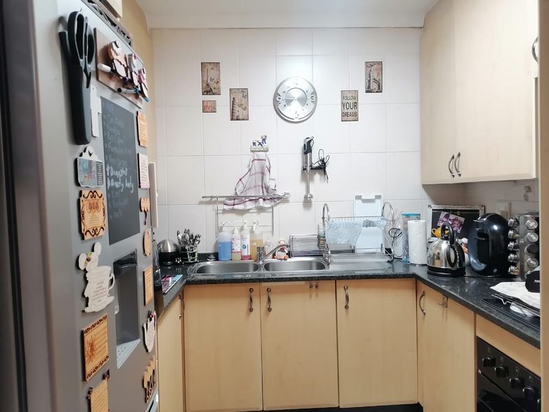 Charming 2-Bedroom, 2-Bathroom Townhouse in Secure Glen Marais Complex – Perfect Starter Home! - Photo 5