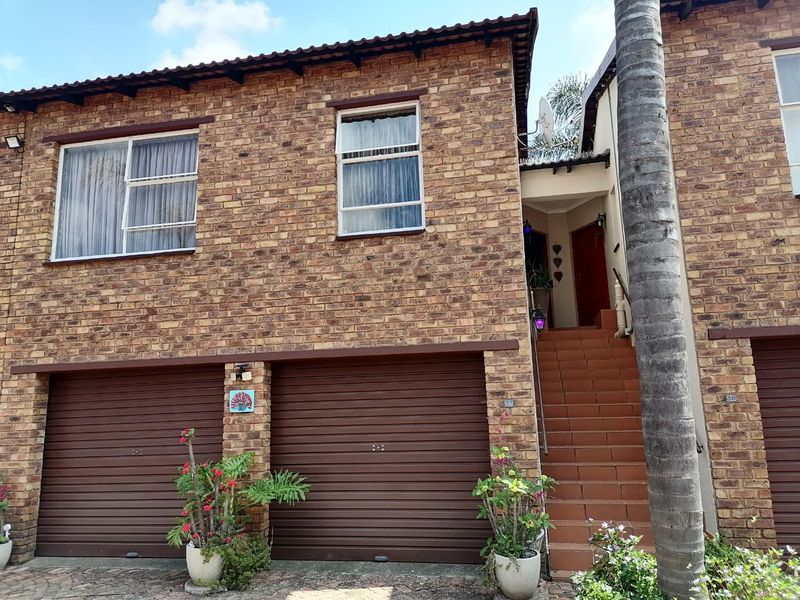 Charming 2-Bedroom, 2-Bathroom Townhouse in Secure Glen Marais Complex – Perfect Starter Home! - Photo 2