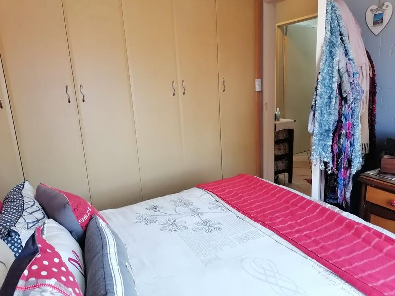 Charming 2-Bedroom, 2-Bathroom Townhouse in Secure Glen Marais Complex – Perfect Starter Home! - Photo 8