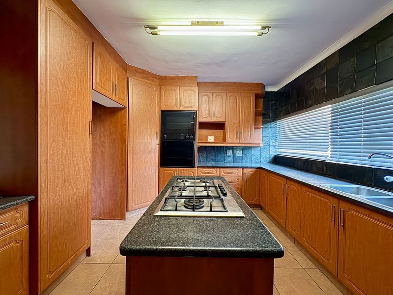 Stunning Three Bedroom Home In Dalpark For Sale - Photo 10