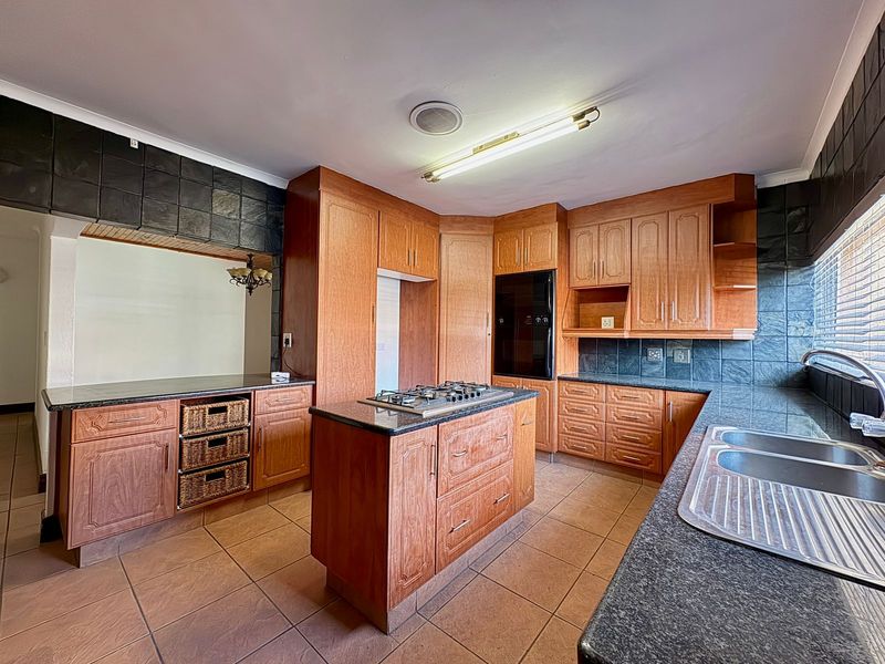 Stunning Three Bedroom Home In Dalpark For Sale - Photo 9