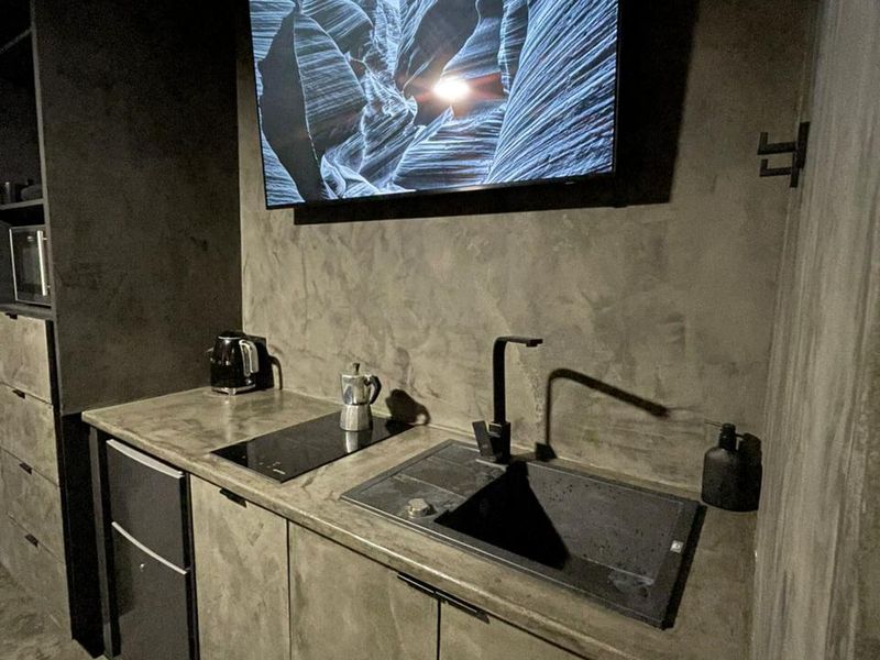 SOLD BEFORE LISTED AT A RECORD PRICE FOR THE APARTMENT BLOCK ON STUDIOS - Photo 7