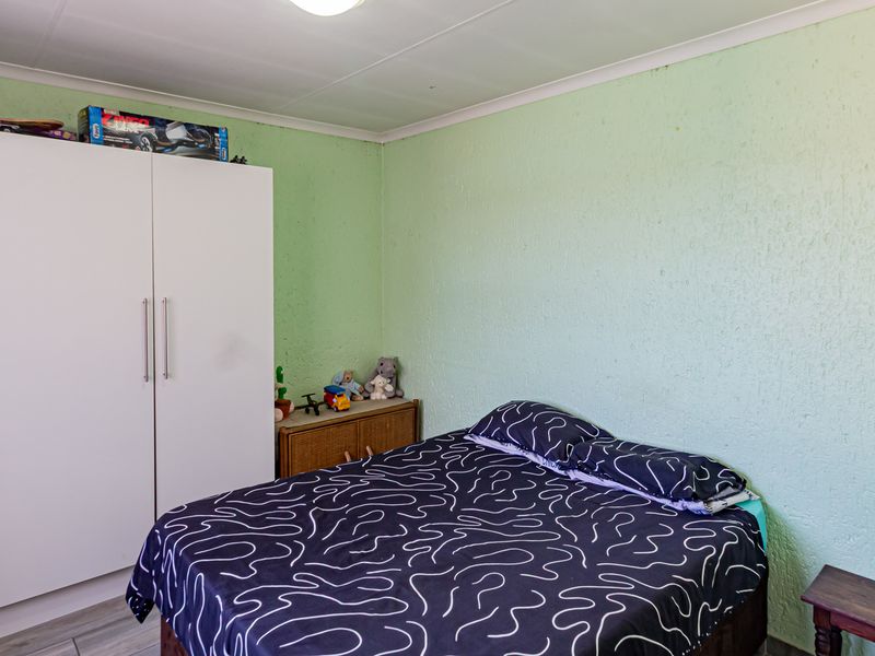 Stylishly Renovated 3-Bedroom Apartment with Stunning Views in Winchester Hills - Photo 6