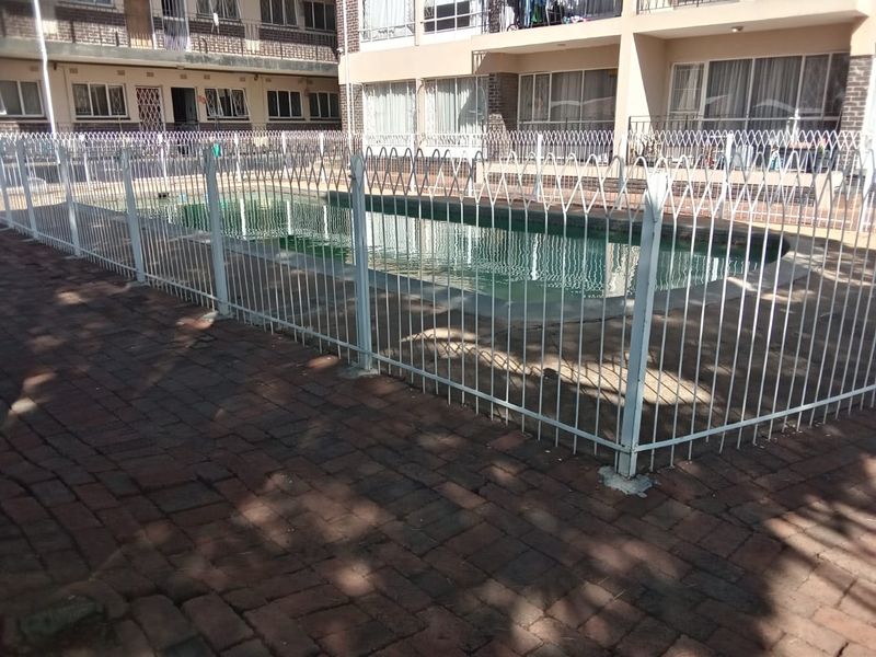 Apartment For Sale In Randburg - Photo 4