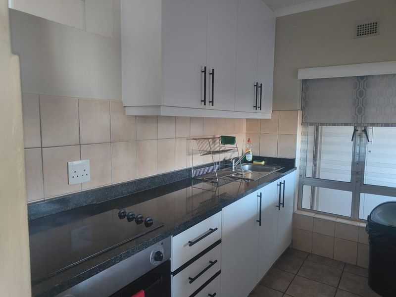 Chic 2 - Bedroom Apartment with Partial Sea Views- Ideal for Airbnb - Photo 7