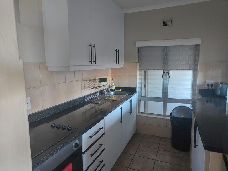 Chic 2 - Bedroom Apartment with Partial Sea Views- Ideal for Airbnb - Photo 6