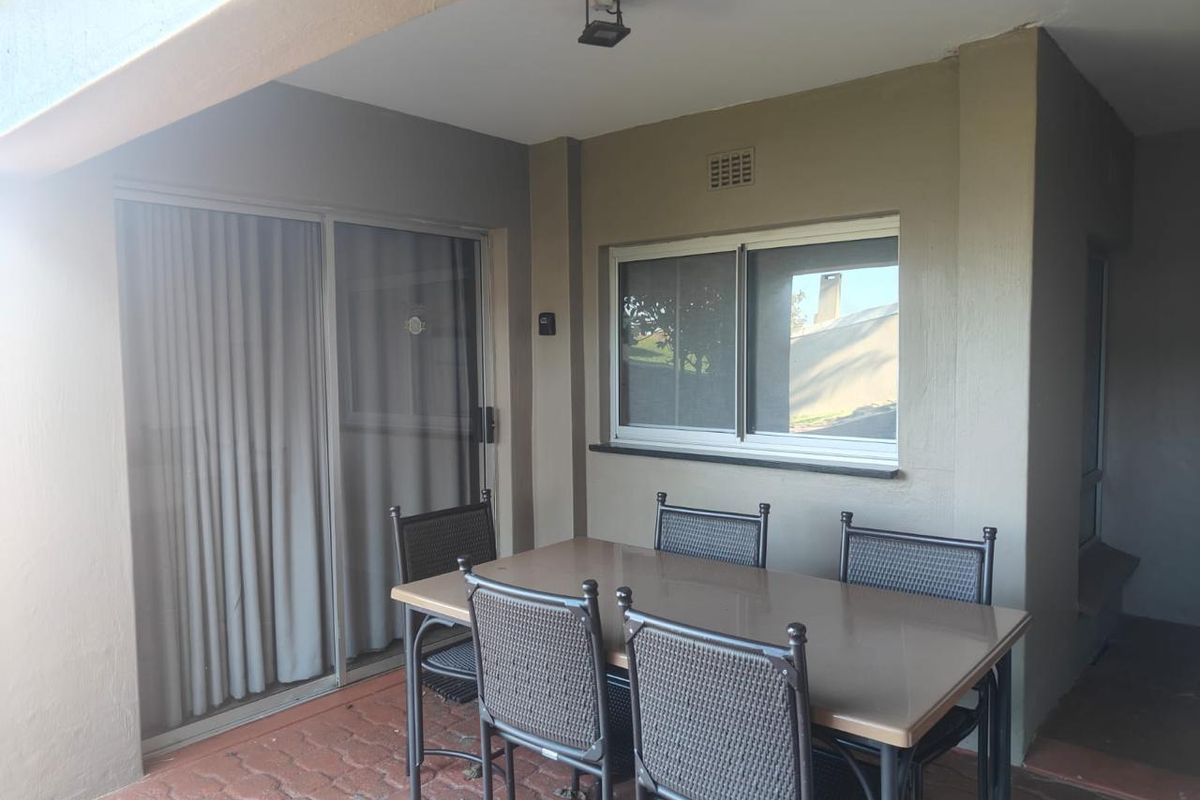 Chic 2 - Bedroom Apartment with Partial Sea Views- Ideal for Airbnb - Photo 4