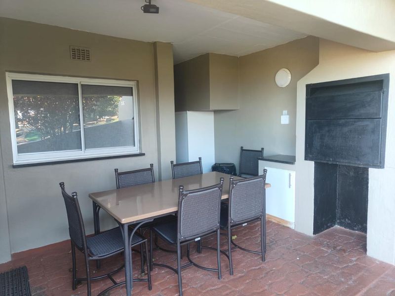 Chic 2 - Bedroom Apartment with Partial Sea Views- Ideal for Airbnb - Photo 5