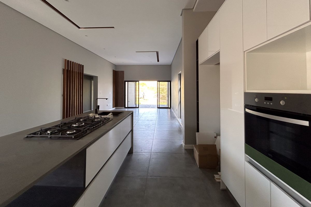 Palm Oasis – Contemporary Living in Palm Lakes Estate - Photo 5