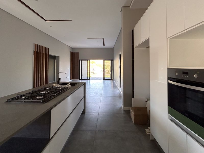 Palm Oasis – Contemporary Living in Palm Lakes Estate - Photo 5