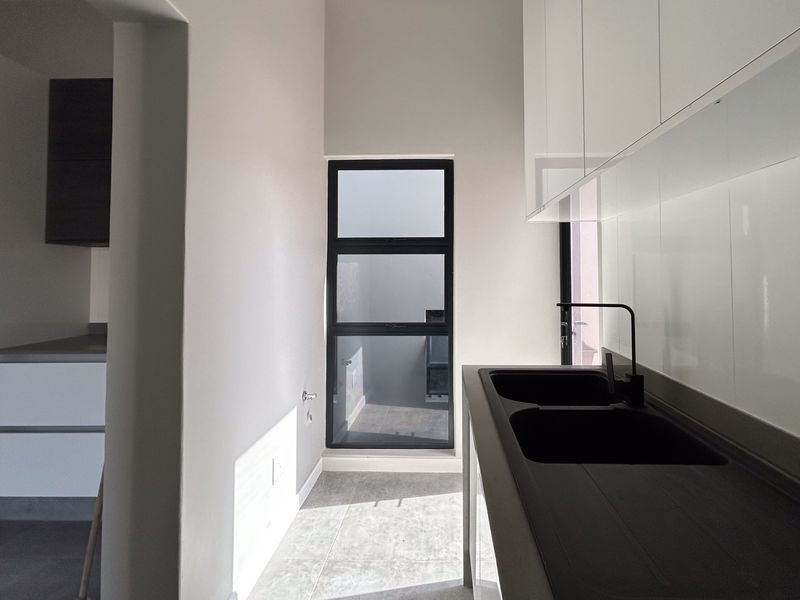 Palm Oasis – Contemporary Living in Palm Lakes Estate - Photo 8