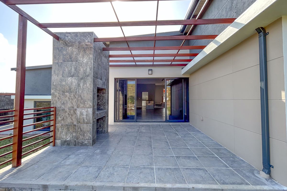 Palm Oasis – Contemporary Living in Palm Lakes Estate - Photo 3