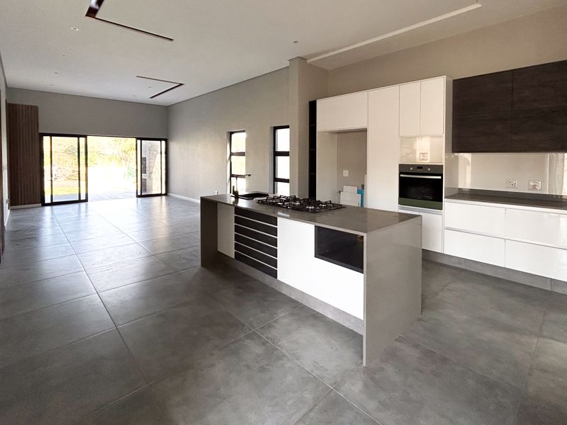 Palm Oasis – Contemporary Living in Palm Lakes Estate - Photo 4