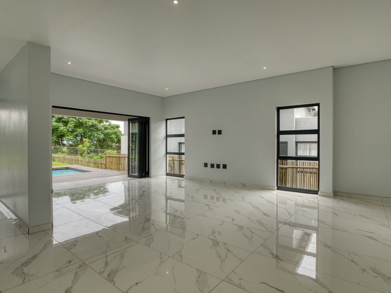 Elegant 3-Bedroom Home with Pool in Prestigious Palm Lakes Estate - Photo 7