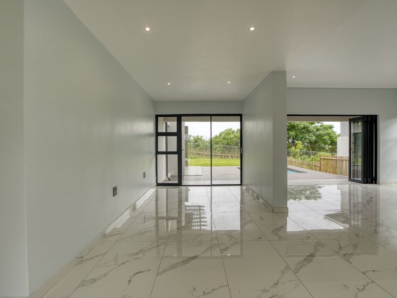 Elegant 3-Bedroom Home with Pool in Prestigious Palm Lakes Estate - Photo 6