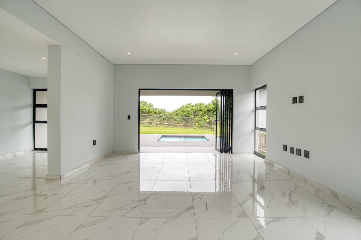 Elegant 3-Bedroom Home with Pool in Prestigious Palm Lakes Estate - Photo 5