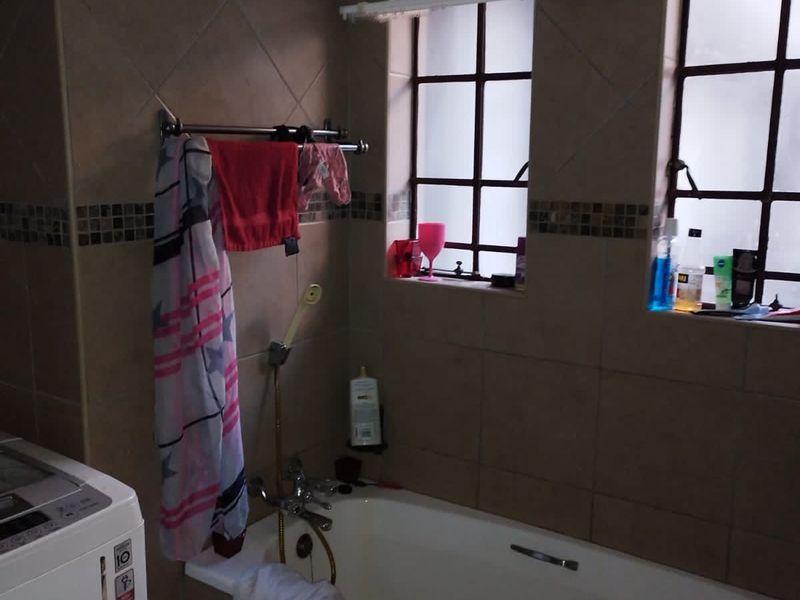 Apartment For Sale In Witbank - Photo 6