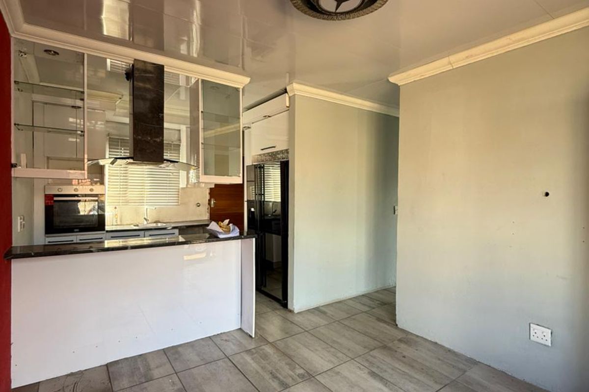 House Pending Sale In Witbank - Photo 5