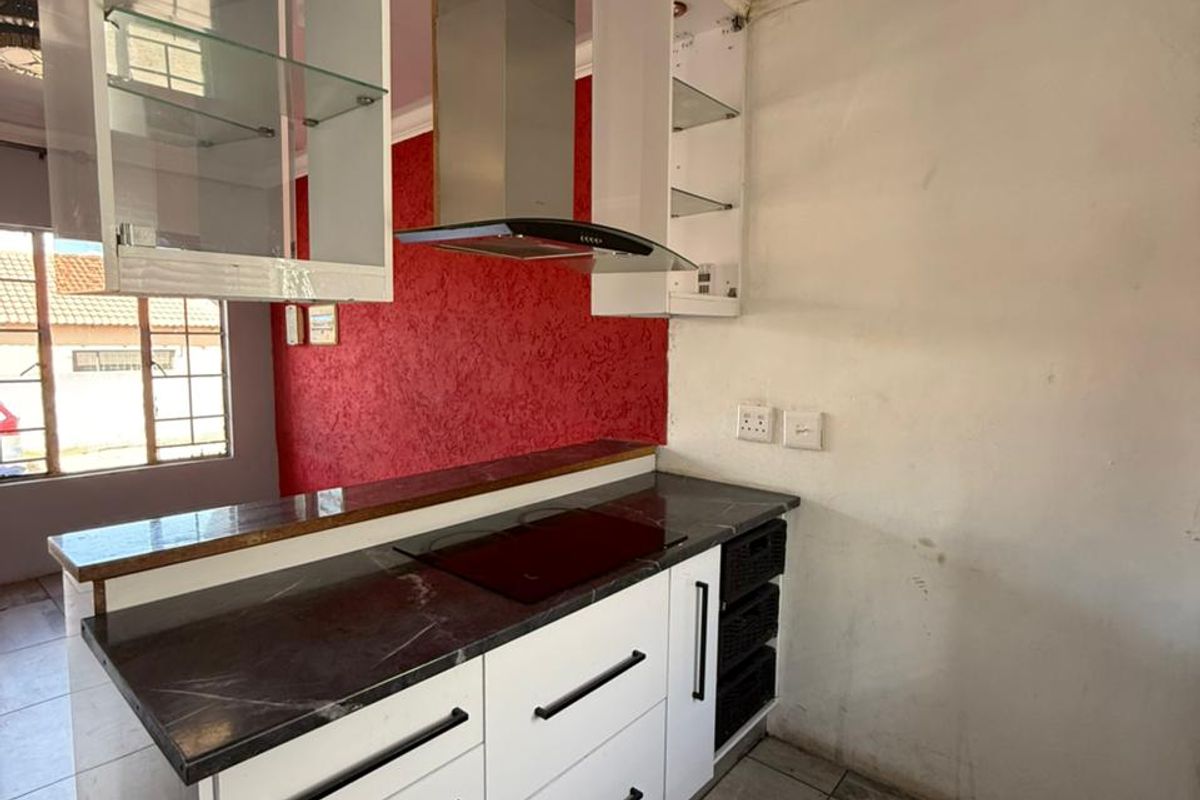 House Pending Sale In Witbank - Photo 4