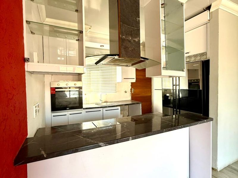 House Pending Sale In Witbank - Photo 2