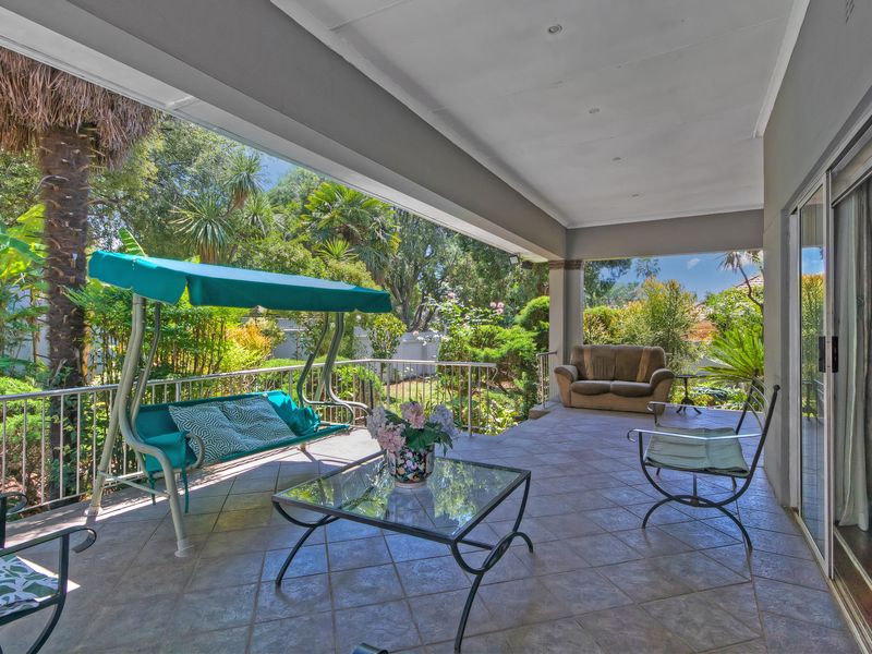SPACIOUS FAMILY HOME. PERFECTLY POSIONED WITHIN A QUIET BOOMED OFF ENCLOSURE BORDER OF WAVERLEY!!!! - Photo 4