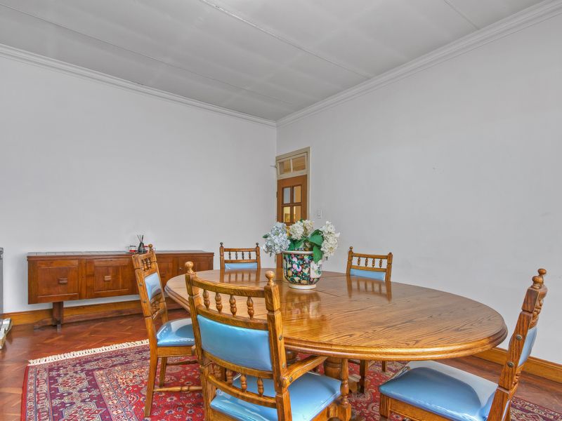 SPACIOUS FAMILY HOME. PERFECTLY POSIONED WITHIN A QUIET BOOMED OFF ENCLOSURE BORDER OF WAVERLEY!!!! - Photo 9