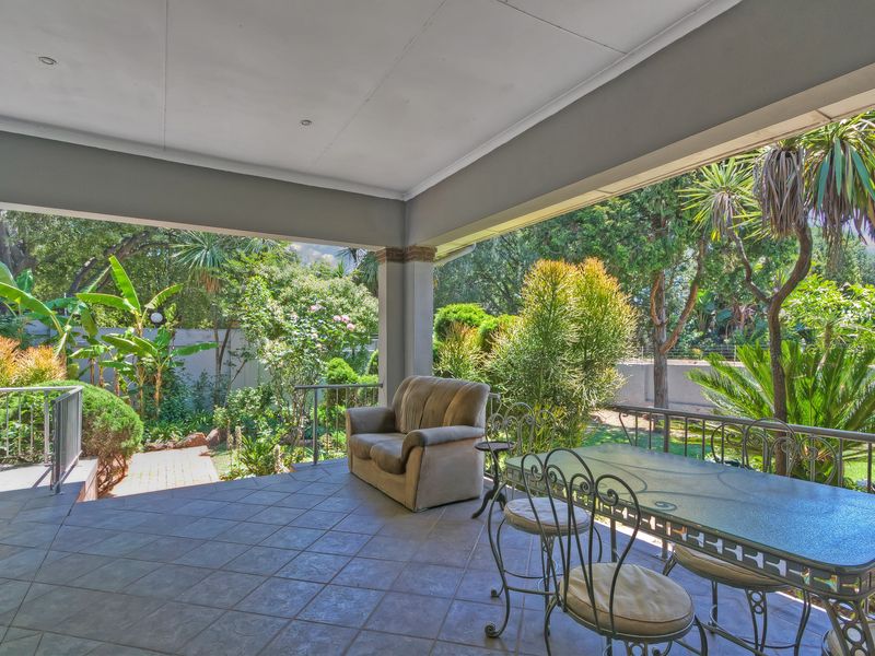 SPACIOUS FAMILY HOME. PERFECTLY POSIONED WITHIN A QUIET BOOMED OFF ENCLOSURE BORDER OF WAVERLEY!!!! - Photo 6