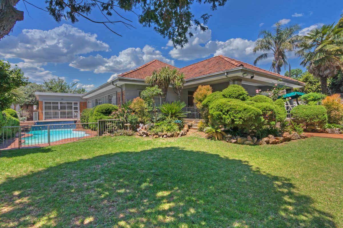 SPACIOUS FAMILY HOME. PERFECTLY POSIONED WITHIN A QUIET BOOMED OFF ENCLOSURE BORDER OF WAVERLEY!!!! - Photo 3