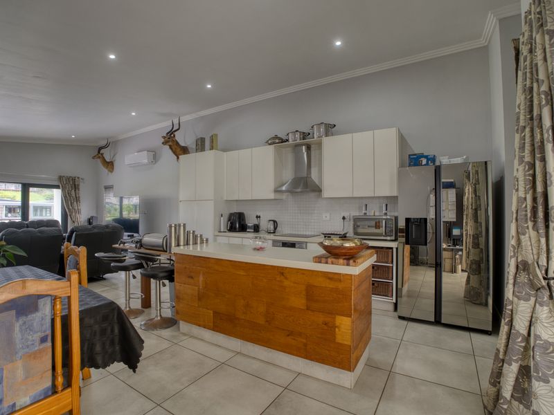 Modern 4-Bedroom Home in Sought-After Palm Lakes Estate - Photo 7