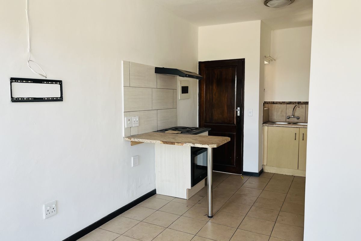 Apartment For Sale In Witbank - Photo 3