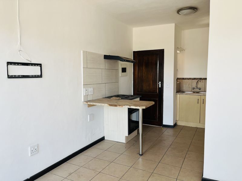 Apartment For Sale In Witbank - Photo 3