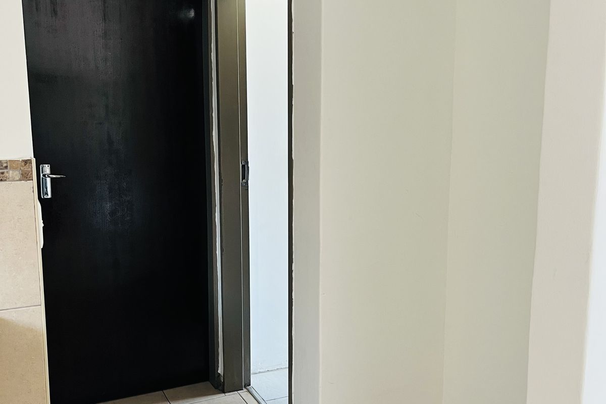 Apartment For Sale In Witbank - Photo 5