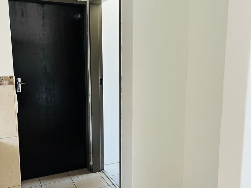 Apartment For Sale In Witbank - Photo 5