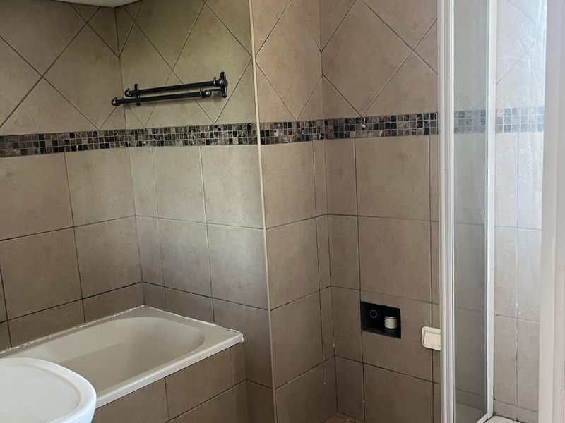 Apartment For Sale In Witbank - Photo 7