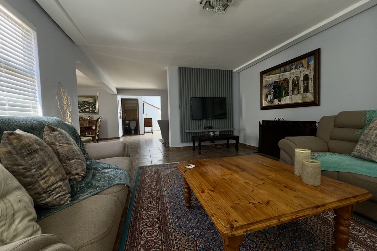 Modern Coastal Family Home with Pool, Inverter & Stylish Finishes in Dwarskersbos. - Photo 5