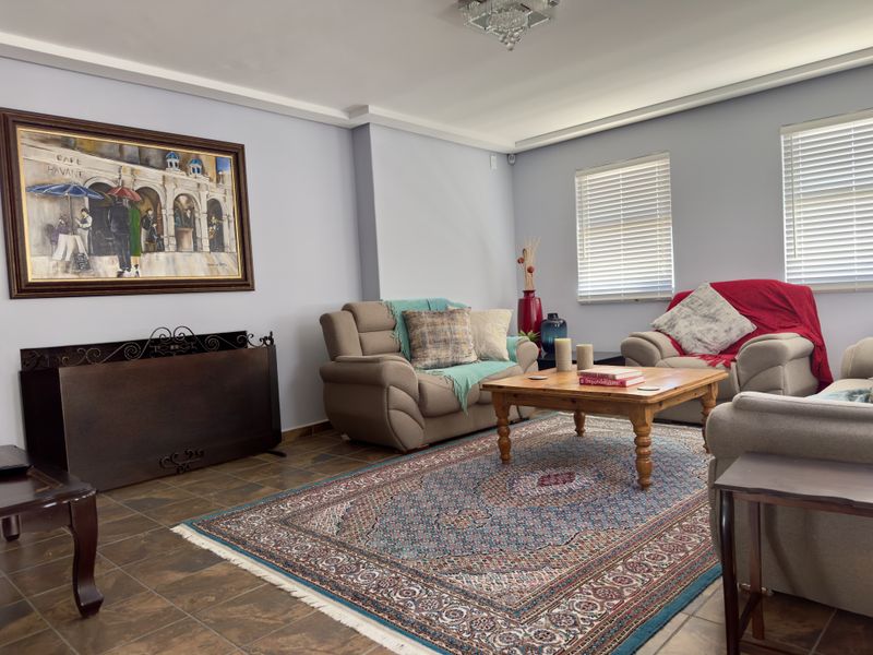 Modern Coastal Family Home with Pool, Inverter & Stylish Finishes in Dwarskersbos. - Photo 6