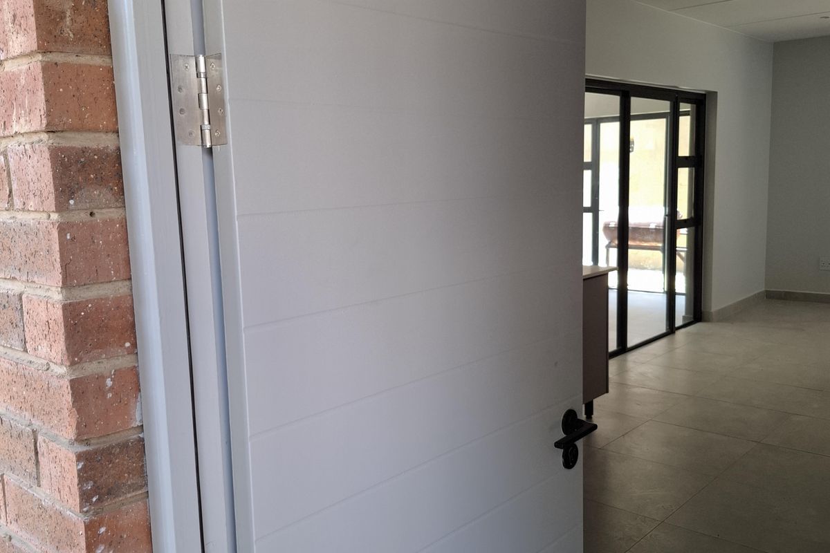 Modern Comfort Meets Contemporary Style – Mea-Né, Rivonia - Photo 3