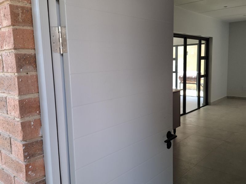 Modern Comfort Meets Contemporary Style – Mea-Né, Rivonia - Photo 3