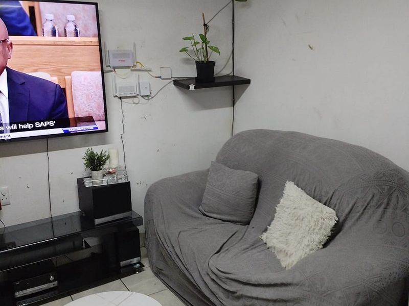 Family Home for Sale in Bakerton with flatlet - Photo 8