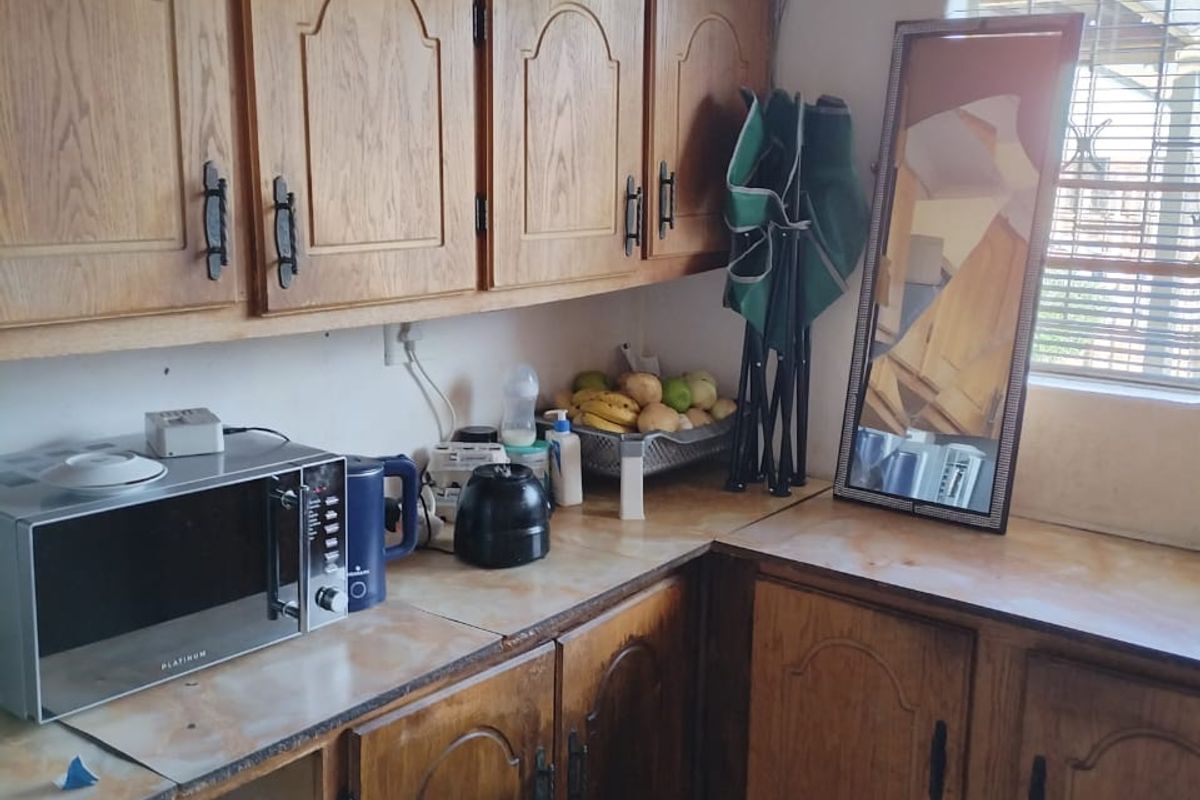 Family Home for Sale in Bakerton with flatlet - Photo 3