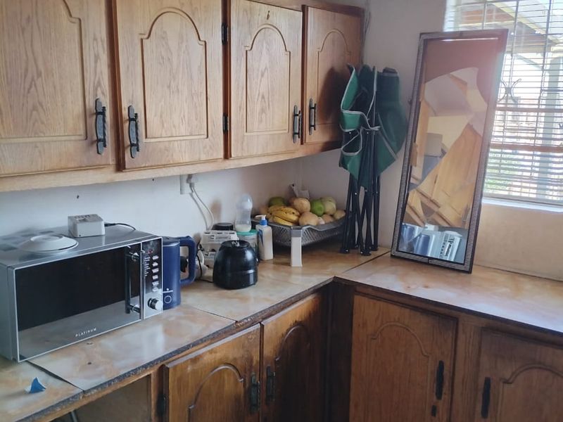 Family Home for Sale in Bakerton with flatlet - Photo 3