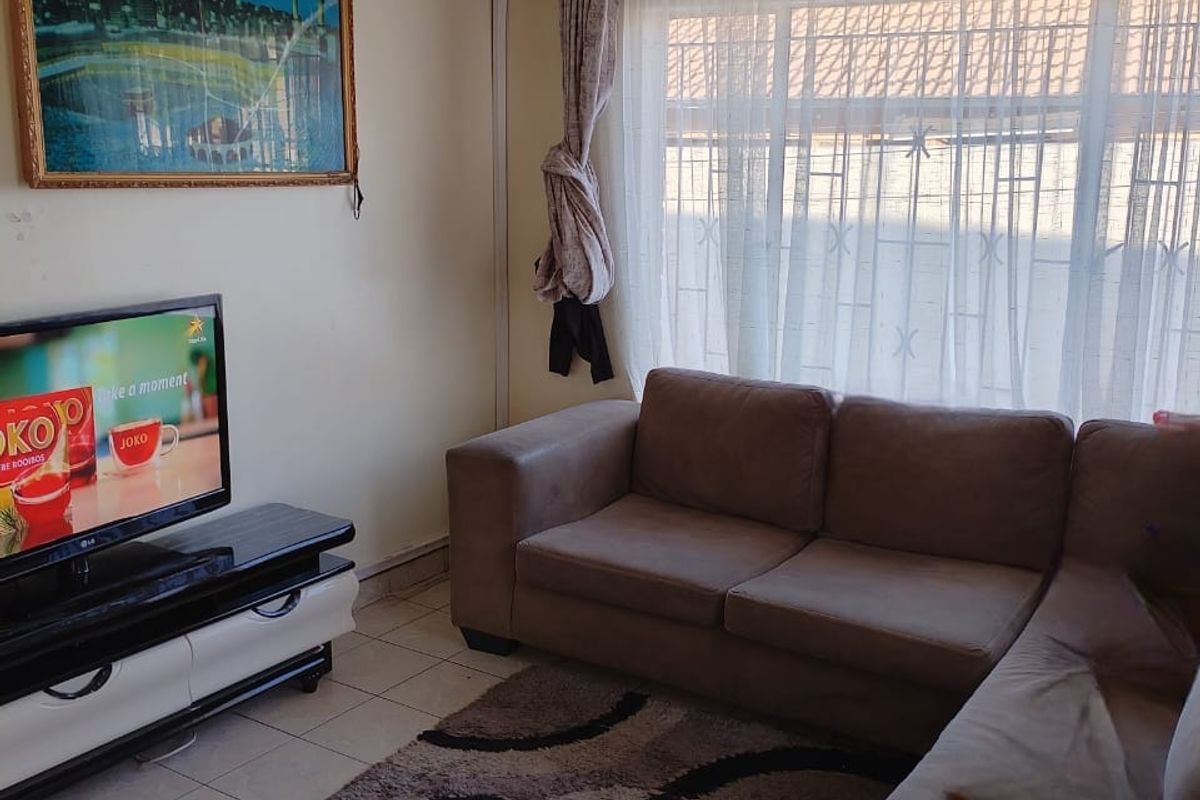 Family Home for Sale in Bakerton with flatlet - Photo 5