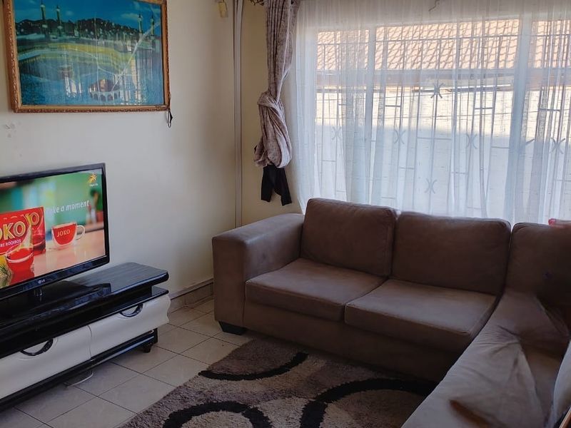 Family Home for Sale in Bakerton with flatlet - Photo 5