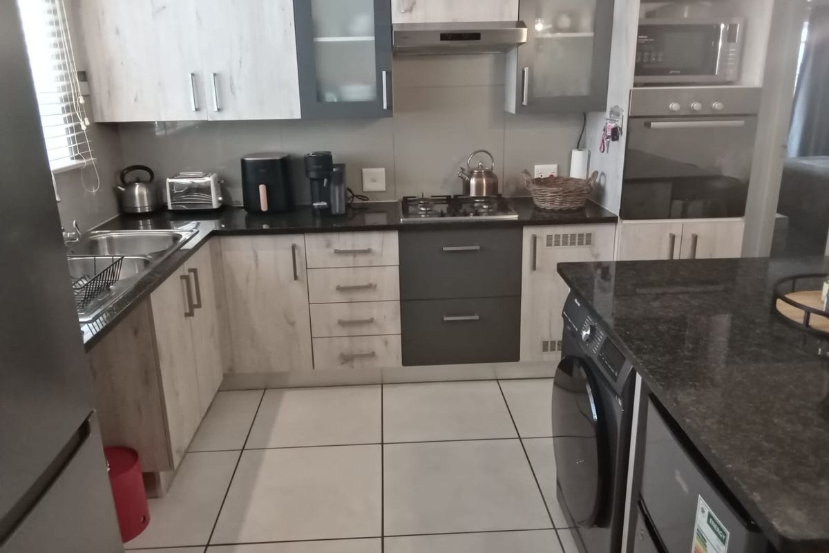 Sectional Title Pending Sale In Randburg - Photo 5